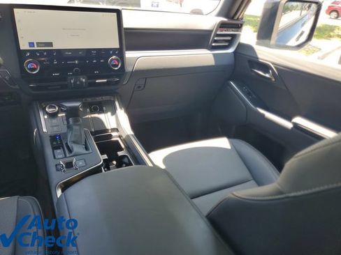Used 2025 Lexus GX 550 w/ Accessory Package (Z1) AWD/4WD image 16