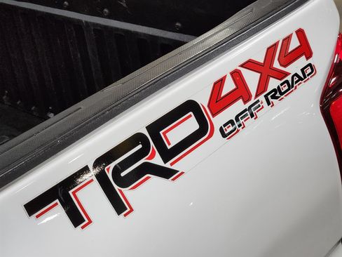 Used 2018 Toyota Tacoma TRD Off-Road AWD/4WD image 26