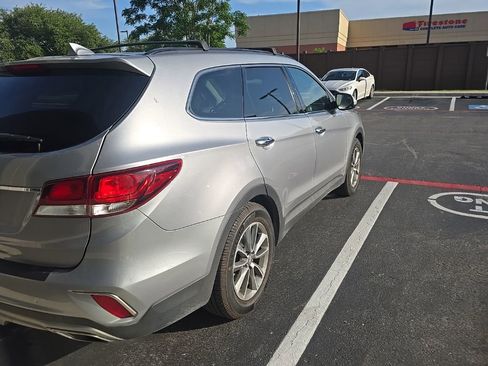 Used 2019 Hyundai Santa Fe XL SE FWD image 14