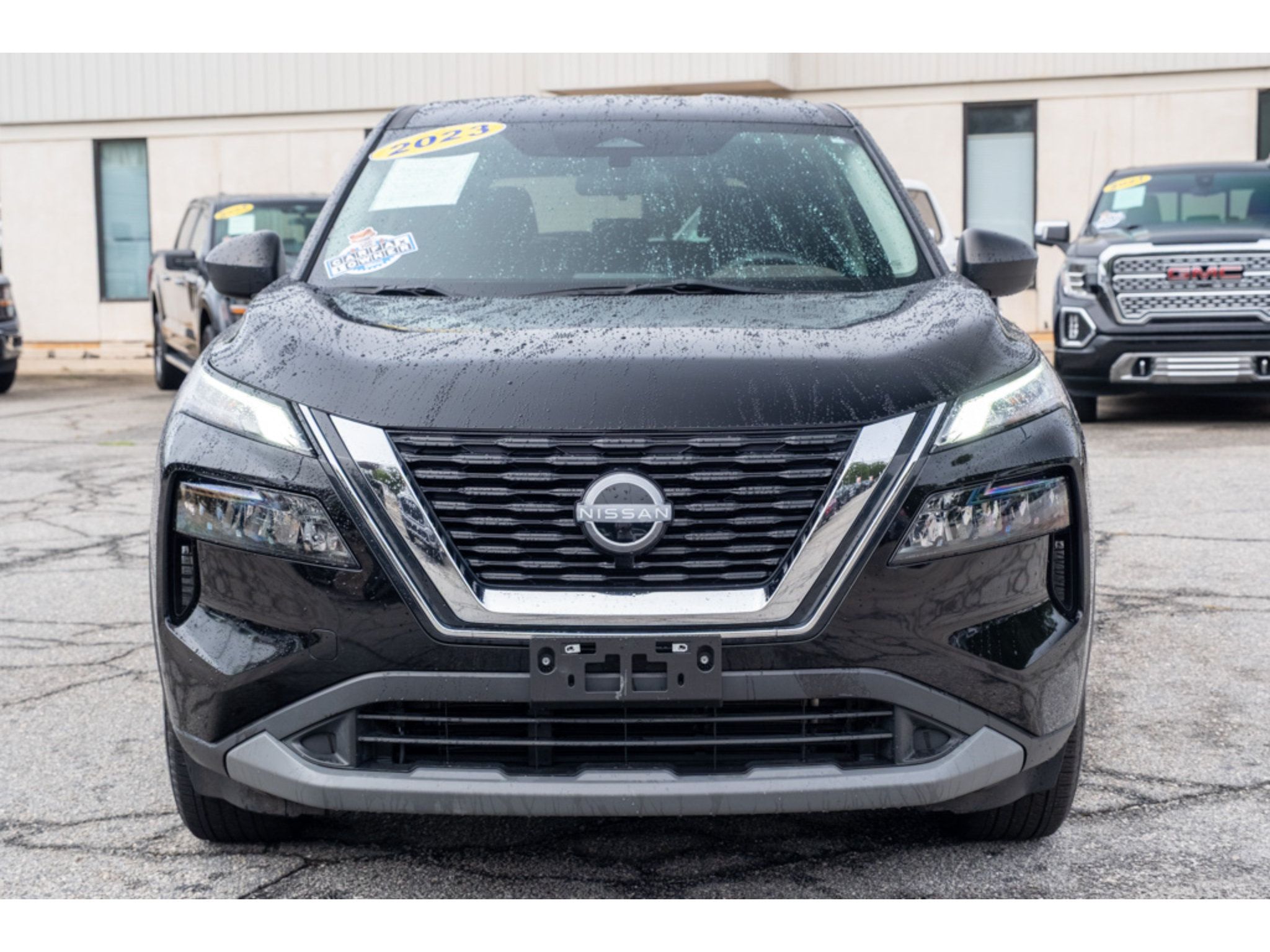 Used 2023 Nissan Rogue S FWD image 3