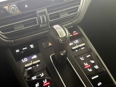 Used 2024 Porsche Macan Turbo w/ Premium Plus Package image 18