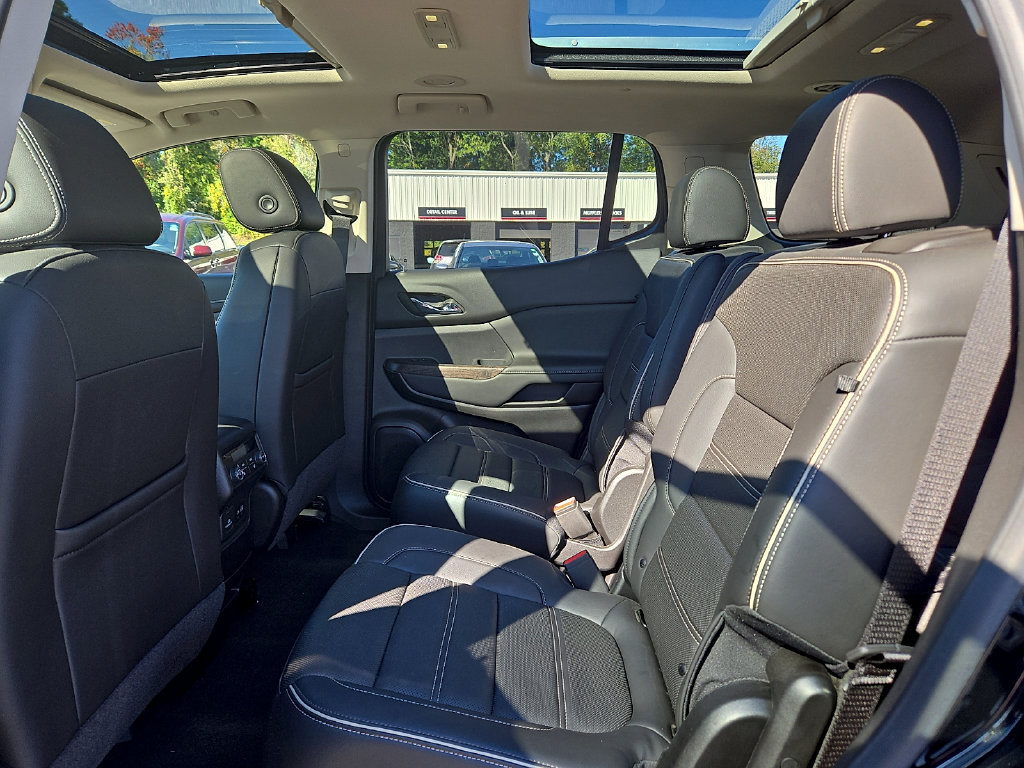 Used 2023 GMC Acadia Denali w/ Denali Ultimate Package AWD/4WD image 11