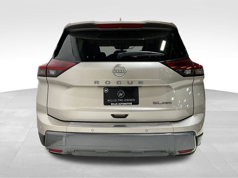 Used 2025 Nissan Rogue SL AWD/4WD image 3