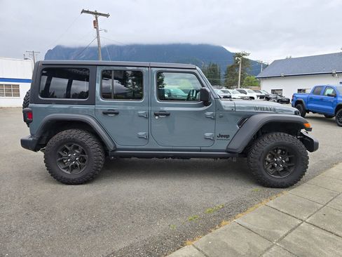 Used 2024 Jeep Wrangler Unlimited Sport AWD/4WD image 4