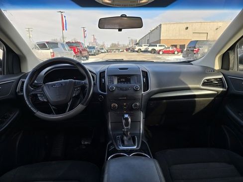 Used 2017 Ford Edge SE image 14