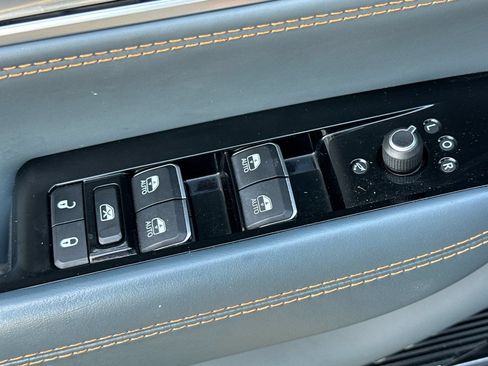 Used 2022 Jeep Grand Wagoneer Series III w/ Flexible Seating Group AWD/4WD image 12