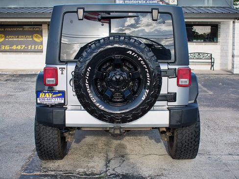 Used 2014 Jeep Wrangler Unlimited Sahara w/ Max Tow Package image 5