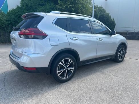 Used 2019 Nissan Rogue SV w/ Premium Package FWD image 6