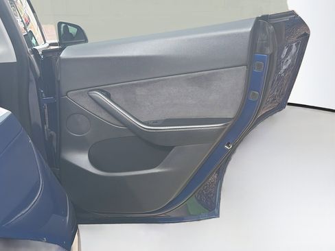 Used 2021 Tesla Model Y Long Range AWD/4WD image 30