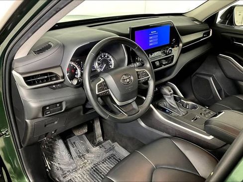 Used 2023 Toyota Highlander XLE image 13