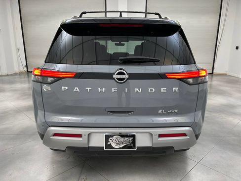 Used 2025 Nissan Pathfinder SL FWD image 8