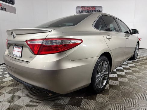 Used 2015 Toyota Camry SE image 3