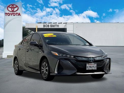 Used 2021 Toyota Prius Prime LE image 4