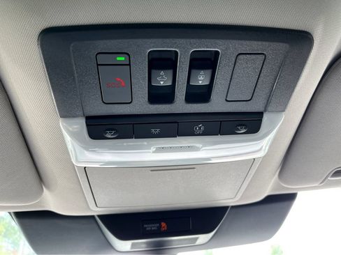 Used 2024 Nissan Pathfinder SL AWD/4WD image 40