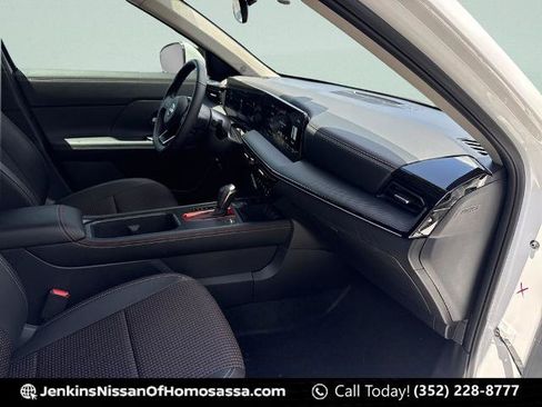 Certified 2025 Nissan Kicks SR FWD image 20