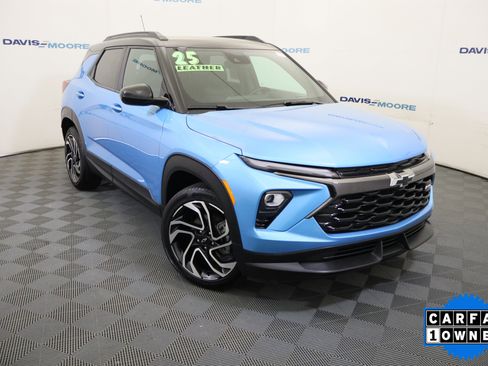 Used 2025 Chevrolet TrailBlazer RS w/ Convenience Package image 2