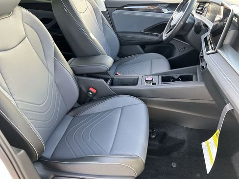 New 2026 Volkswagen Tiguan SE FWD image 7