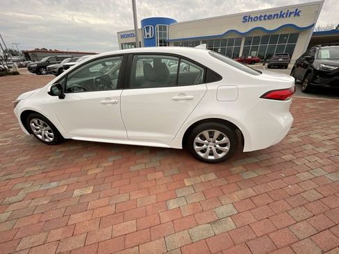 Used 2020 Toyota Corolla LE image 29
