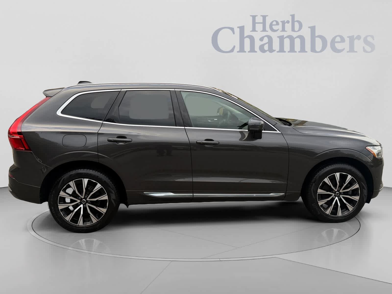 Used 2023 Volvo XC60 B5 Plus AWD/4WD image 12
