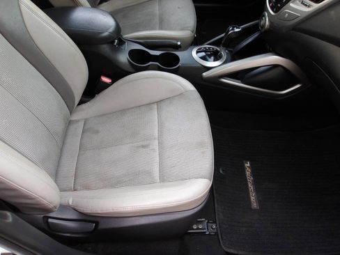Used 2013 Hyundai Veloster w/ Tech Pkg FWD image 19