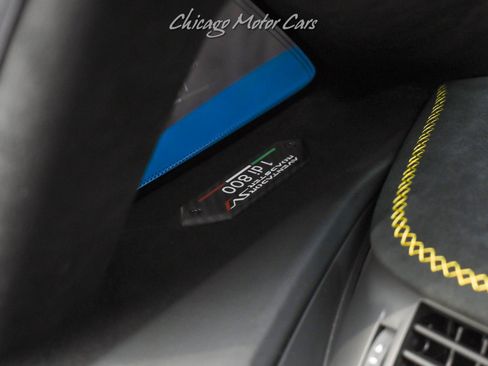 Used 2021 Lamborghini Aventador SVJ AWD/4WD image 10