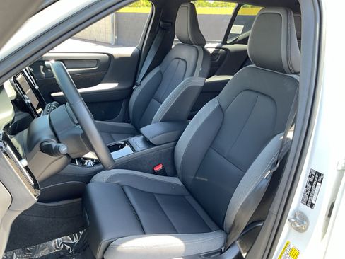 Used 2023 Volvo XC40 Recharge Core AWD/4WD image 18