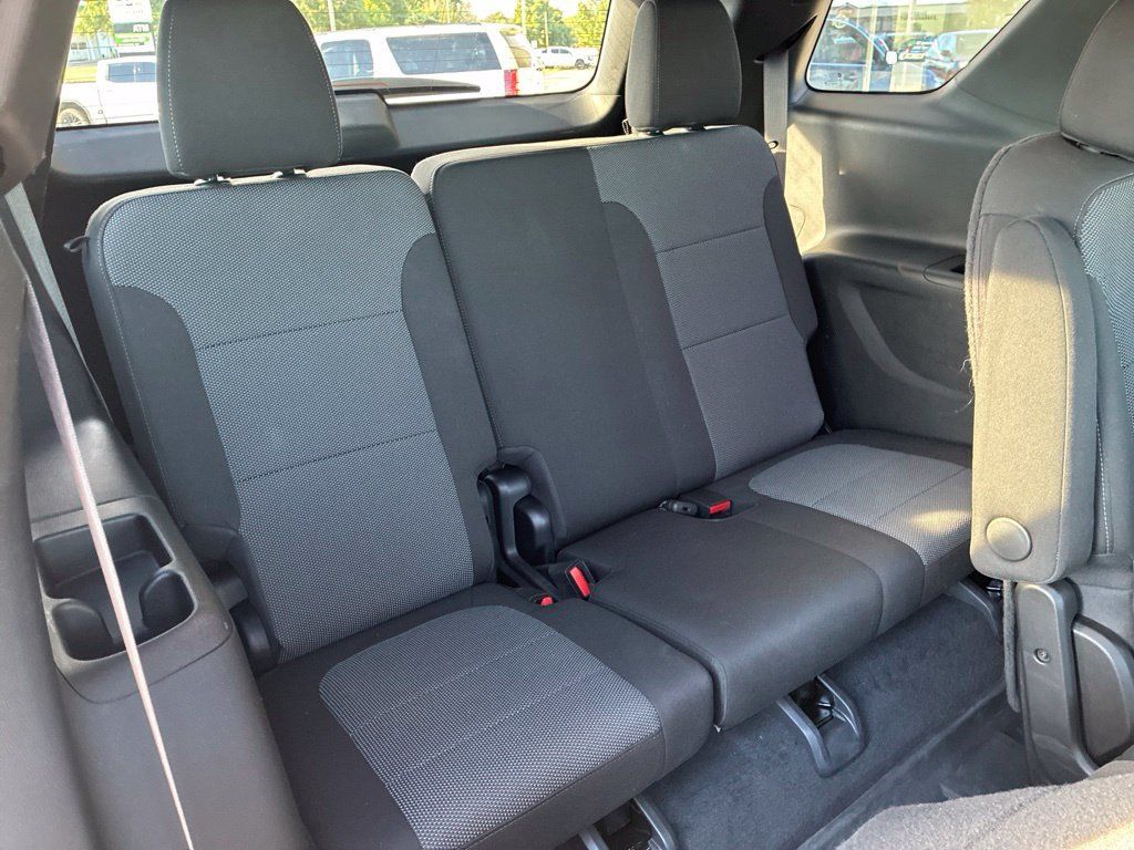 Used 2023 Chevrolet Traverse LT FWD image 27