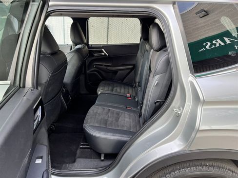 Used 2024 Mitsubishi Outlander SE image 19