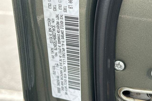 Used 2017 Jeep Compass Latitude FWD image 27