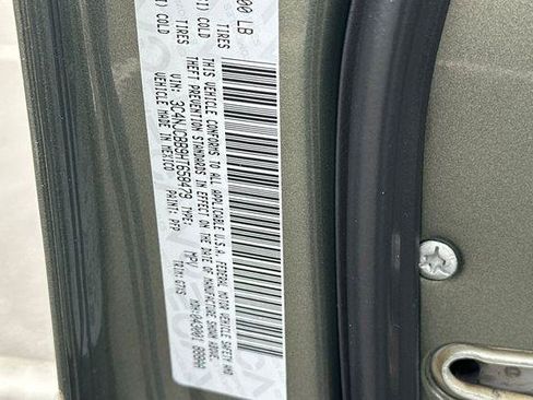 Used 2017 Jeep Compass Latitude FWD image 27