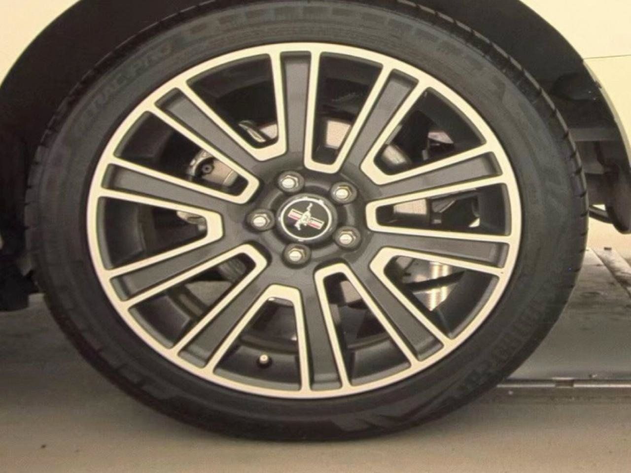 Used 2010 Ford Mustang GT RWD image 17