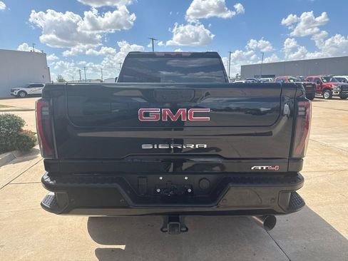 Used 2025 GMC Sierra 2500 AT4 AWD/4WD image 8