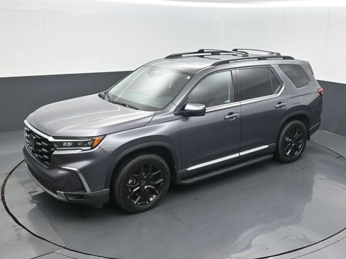 Certified 2025 Honda Pilot Touring image 9