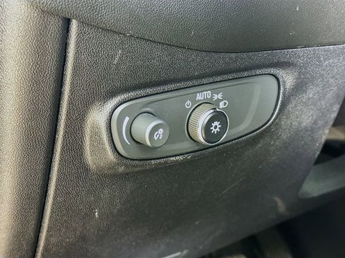 Used 2019 Chevrolet Equinox LT image 12