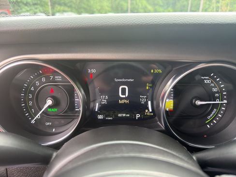 Used 2023 Jeep Wrangler Unlimited w/ Sun & Screen Package AWD/4WD image 17