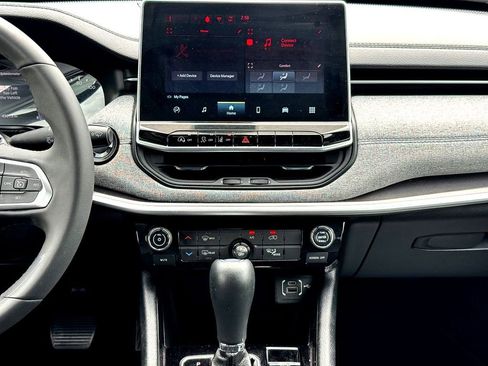 Used 2024 Jeep Compass Latitude AWD/4WD image 30