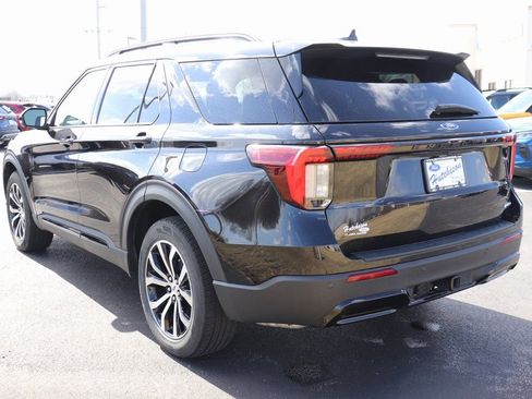 Used 2025 Ford Explorer ST-Line image 8