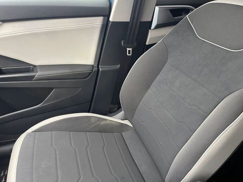 Used 2025 Volkswagen Taos SE image 24