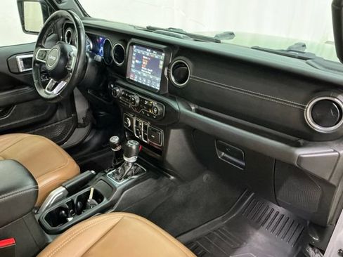 Used 2022 Jeep Wrangler Unlimited Sahara w/ Cold Weather Group AWD/4WD image 21