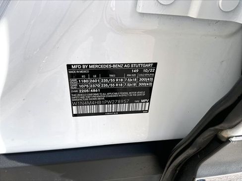 Used 2023 Mercedes-Benz GLB 250 4MATIC image 30