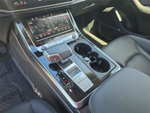 Used 2023 Audi Q8 Prestige AWD/4WD image 28