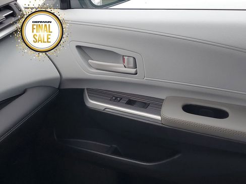 Used 2025 Toyota Sienna LE image 25