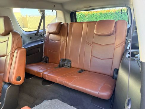 Used 2015 Cadillac Escalade ESV Luxury image 13