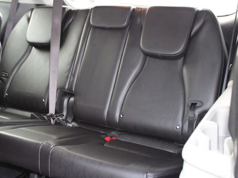 Used 2024 Kia Carnival EX image 41