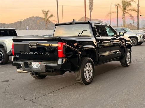 Used 2025 Toyota Tacoma SR5 image 5