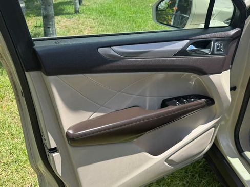 Used 2018 Lincoln MKC Premiere FWD image 11