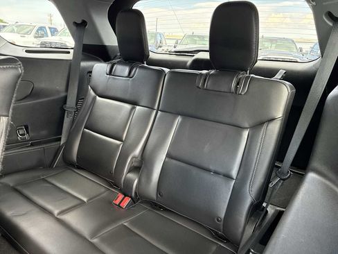 Used 2022 Ford Explorer XLT w/ Equipment Group 202A AWD/4WD image 23