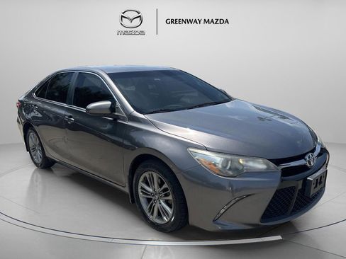 Used 2017 Toyota Camry SE FWD image 1