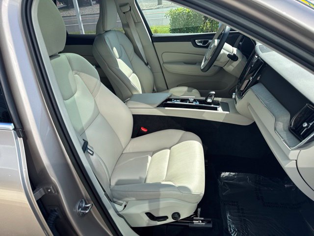 Used 2023 Volvo XC60 B5 Plus w/ Climate Package AWD/4WD image 15
