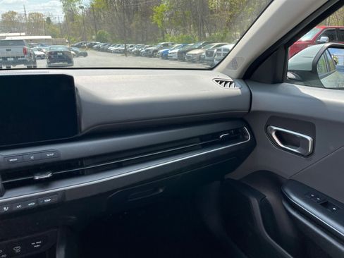 Used 2025 Kia K4 LXS image 31